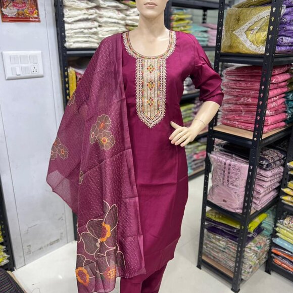 Salwar Suit - Picture 3 of 11